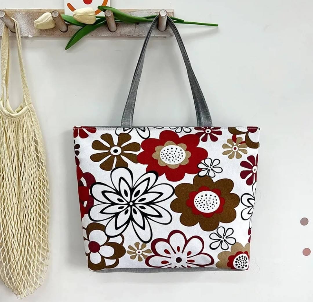 Large Canvas Tote Bag – Stylish Everyday Carryall for Travel & Shopping